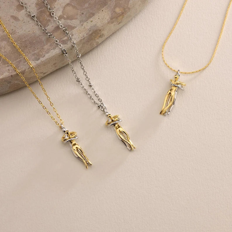 Couple/Best Friends Hugging Pendant Necklace — Cotairy™